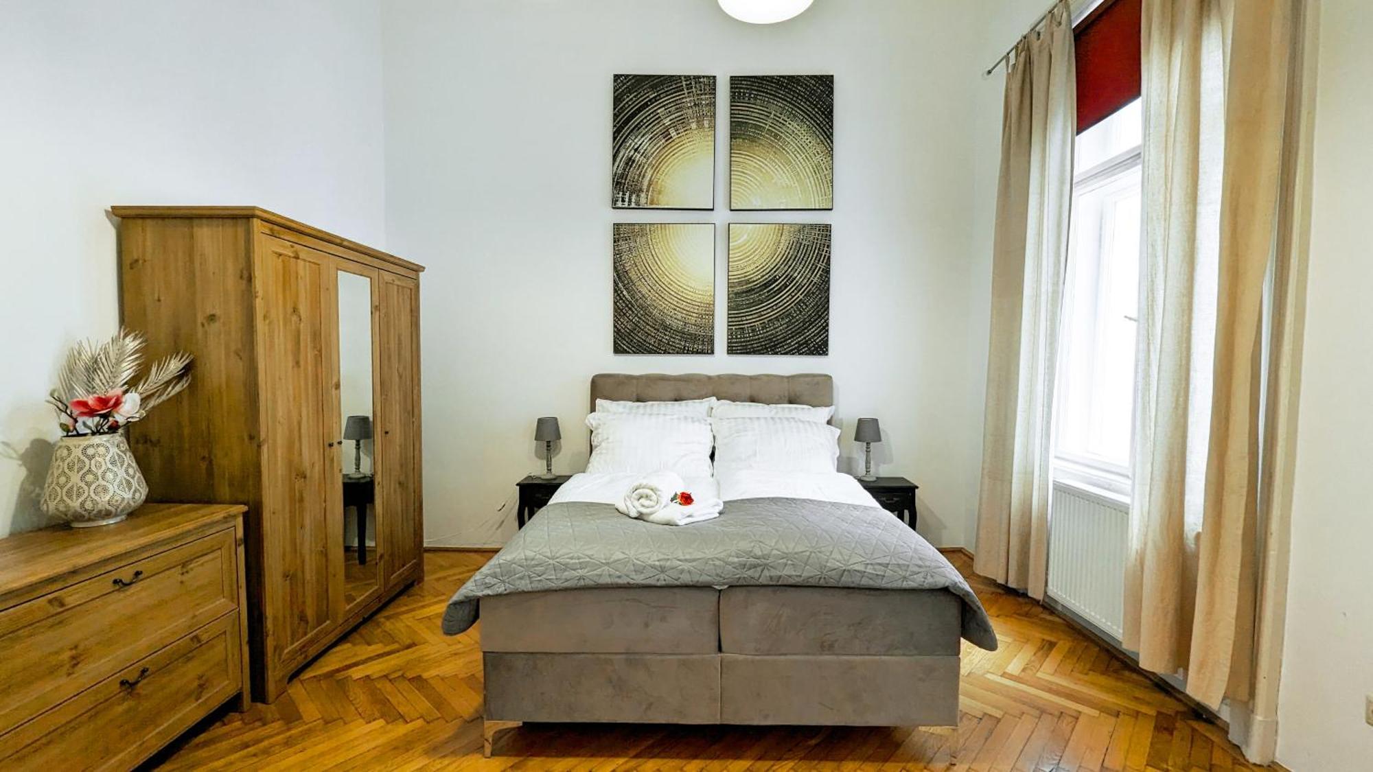 Heart Of The City, Entire Very Big Apartment Budapest Eksteriør billede