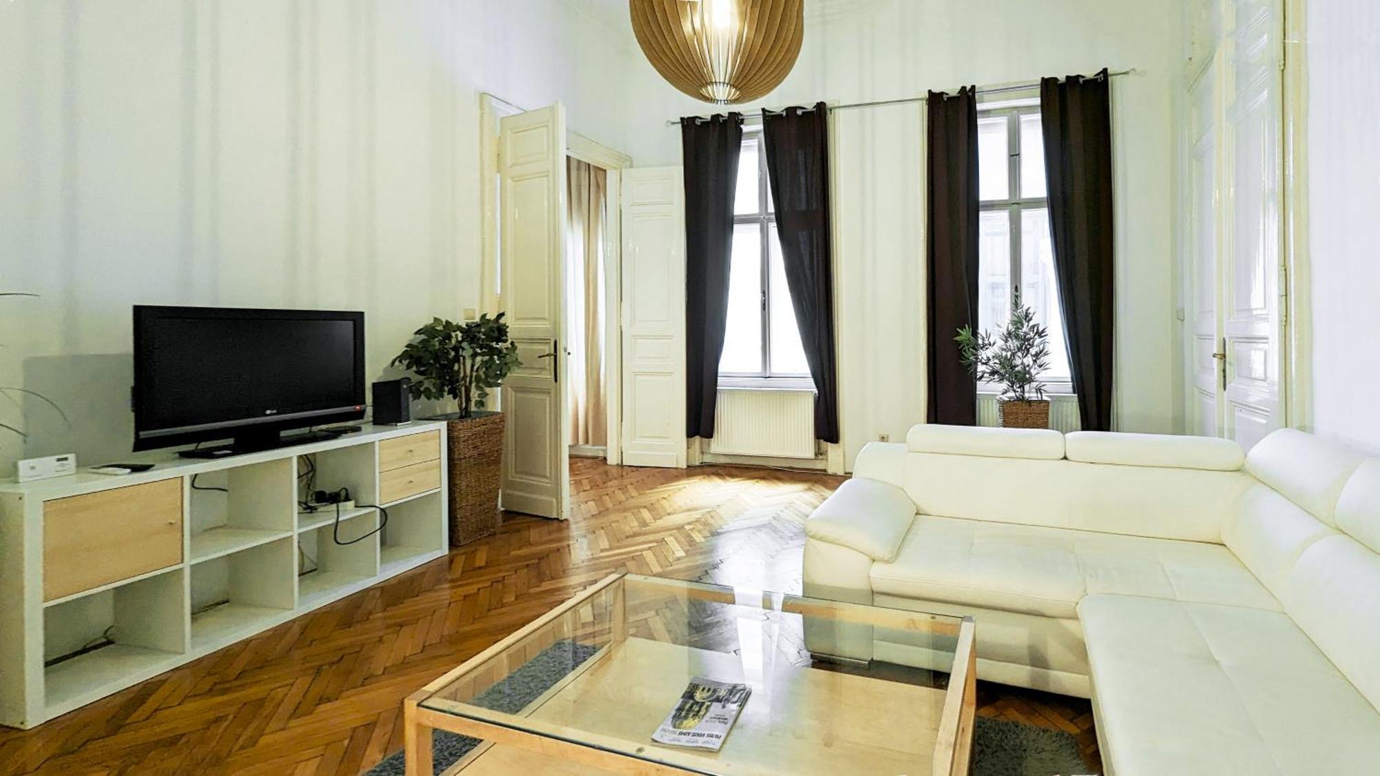 Heart Of The City, Entire Very Big Apartment Budapest Eksteriør billede